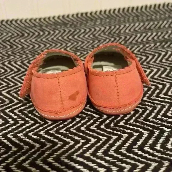 Baby Gap Coral Mary Jane flowered size 1 - Picture 2 of 3